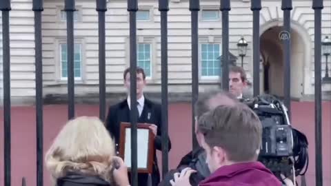 Death of Queen Elizabeth II announced at Buckingham Palace