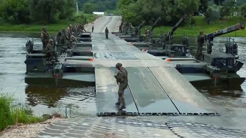 Amazing! Troops Build Pontoon Bridge To Move Tanks Across River During NATO Drills In Lithuania