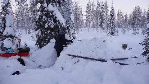 -27 Surviving the ARCTIC NIGHT with no Tent! Winter Camping in a Snow Shelter