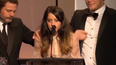 Aubrey Plaza Thanks Satan On Behalf Of Amy Poehler