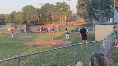 Blue jays vs orioles. (Little League Baseball)