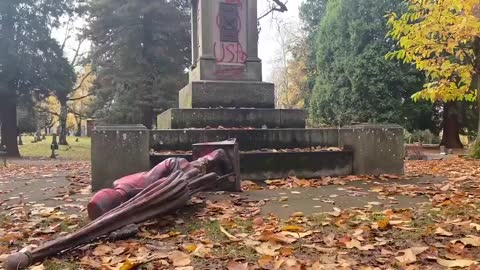 Antifa knock down and deface memorial dedicated to veterans.