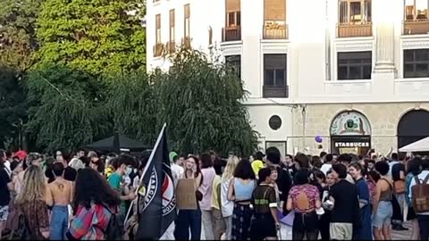 Steagul ANTIFA la Bucharest Pride