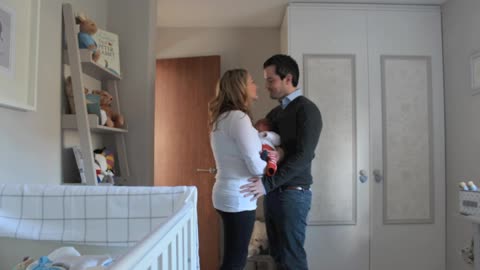 Cute pregnancy time lapse with Chester the dog carefully watching on