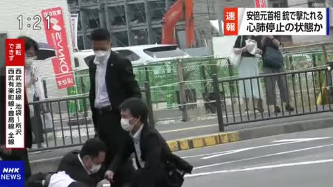 Former Japan Prime Minister, Shinzo Abe, being shot.