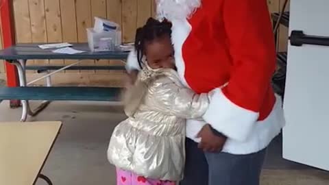 Dad travels cross country to surprise daughter for Christmas