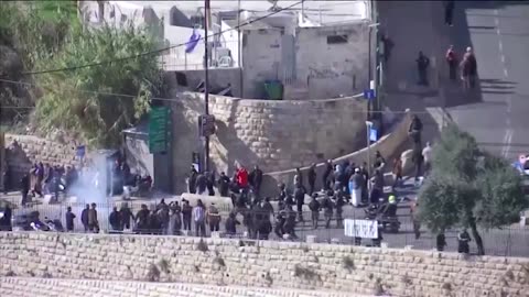 Israeli forces fire tear gas near Al-Aqsa Mosque