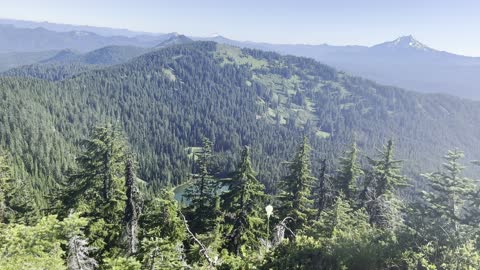 The BEAUTIFUL Crescent Mountain Summit – Willamette National Forest – Central Oregon – 4K