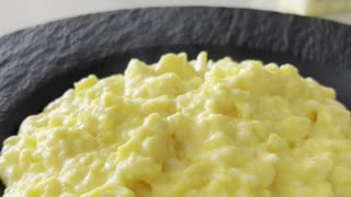 HOW TO MAKE REALLY GOOD SCRAMBLED EGGS 🍳 AT HOME