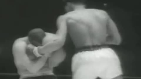 Young Muhammad Ali vs Gary Jawish at the golden gloves (1957)