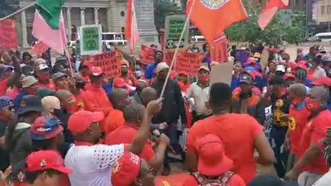 Saftu members march to Gauteng Legislature