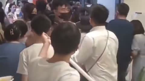Chaos In Shanghai, as CCP Thugs Attempt To Quarantine Customers