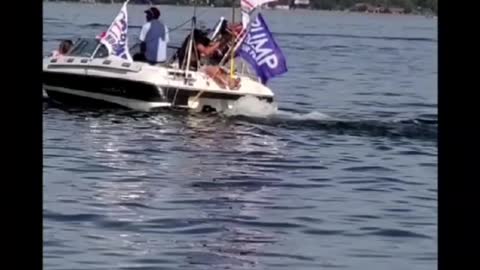 Trump boat parade Minnewaska