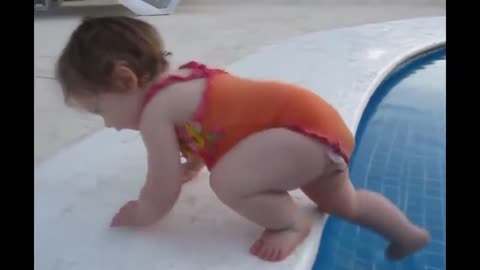 Kid Struggles to get into the pool
