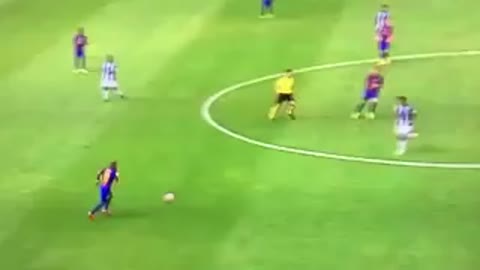 VIDEO: Leo Messi humiliates players like Ronaldinho