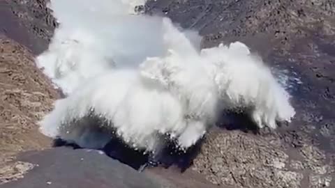 Crazy Video_ Massive Avalanche Strikes Photographer While Camera Rolls