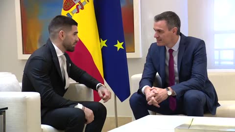 Ilia Topuria was granted Spanish citizenship by the Prime Minister of Spain Pedro Sanchez today. 🇪🇸