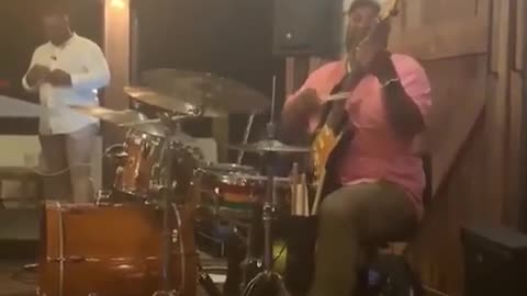 Insanely Talented Musician Plays Drums And Guitar At The Same Time