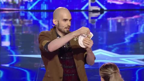 Magician Does CARD TRICKS With Judge on Spain's Got Talent 2021 | Magicians Got Talent