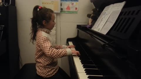 Marco Borsato, Dromen zijn bedrog, piano cover. Xuanna at 7 years old.