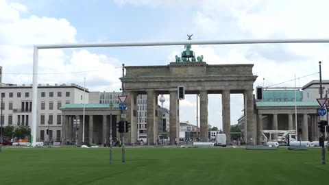EURO 2024 Berlin Kunstrasen Brandenburger Tor