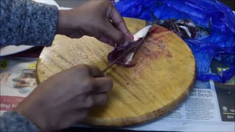 Mathi Meen cleaning Perfect way to Clean Sardine