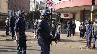 Tensión en Zimbabue tras la prohibición de protestas opositoras por la crisis