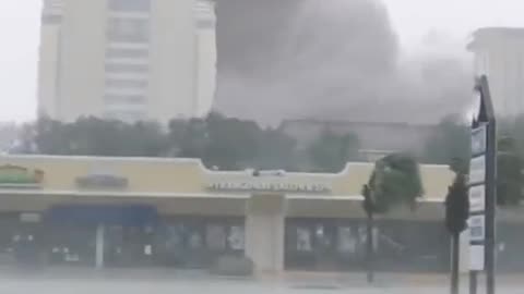 FAKE NEWS esse video mostra um tornado atingindo uma cidade na costa da Flórida nos EUA!!