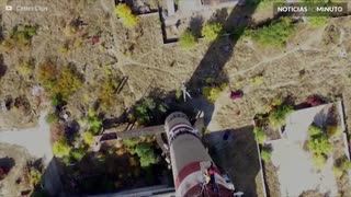 Fantástico salto a 119 metros de altura na Ucrânia