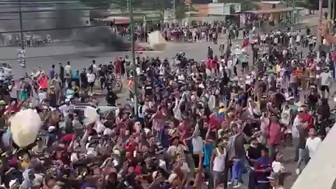 Free Bread to Protesters of Election Results - Venezuela