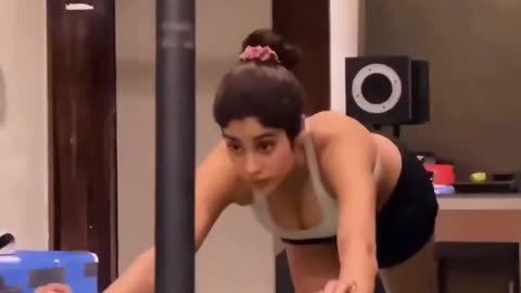 Bollywood Actress #JhanviKapoor doing workout