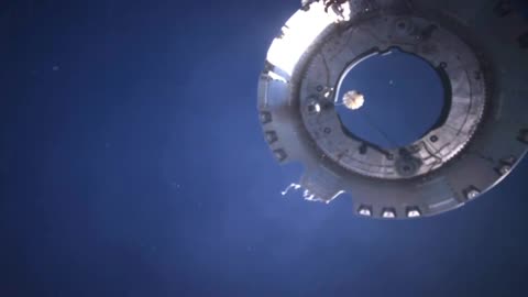 Nasa video on orion parachutes feature