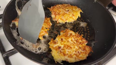 I CAN'T STOP COOKING! POTATO PANCAKES! VERY FAST