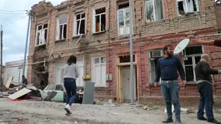 Azerbaiyán acusa a Armenia de atacar la ciudad de Ganja