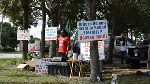 Lisa preaches / Soul Winner's For Christ / West Palm Beach, Florida