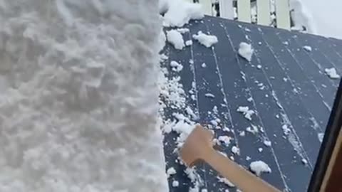 snow removal in the roof of a house