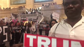 Trump supporter confronts liberal anti-ICE protesters