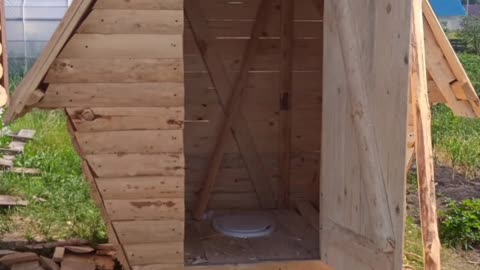 Toilet "iPhone" of wood waste