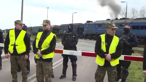 Farmers attempt to block railway where Ukrainian grain enters Poland