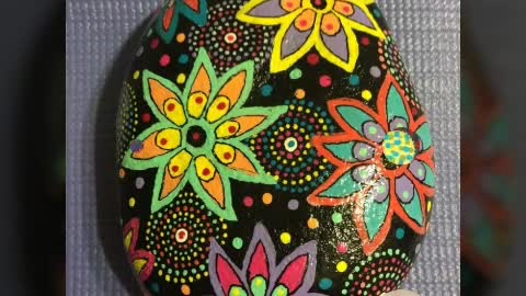 beautiful and unique floral Rock stone painting ideas