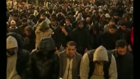 London this morning, plently of Islamists praying and plenty of faces to deport.