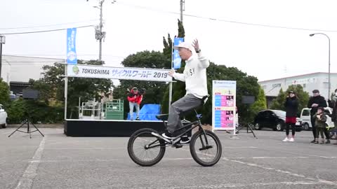 自転車ＢＭＸ元世界王者 森崎弘也選手がパフォーマンス披露