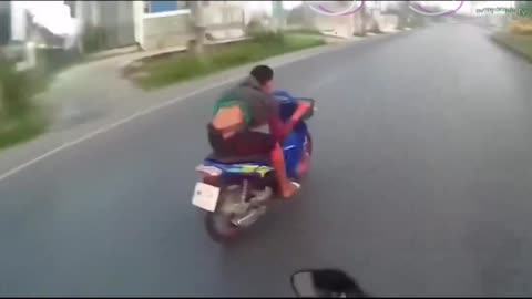 Vietnam Police chasing a guy for traffic violation #vietnam #viral #viralvideos #funny #reels