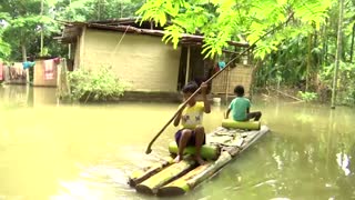 Floods make thousands homeless in India, diseases spreads