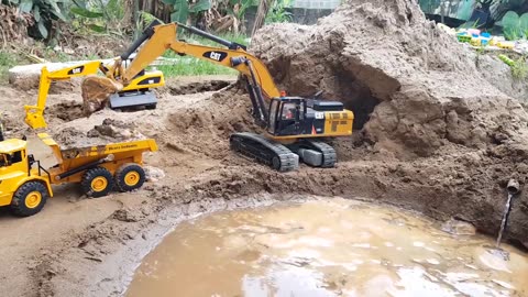 TRUCK CAR LOADS SAND THROUGH MUD - SIMULATION OF HEAVY EQUIPMENT