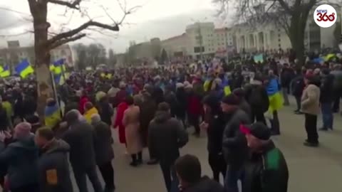 Thousands of Ukrainians protest in Kherson after city is seized by Russia