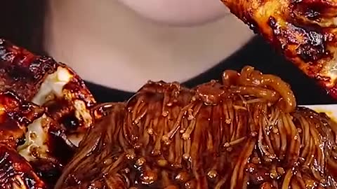 Black Bean Noodles, Spicy Enoki Mushrooms #zoeyasmr #zoeymukbang #bigbites #mukbang #asmr #food #먹방