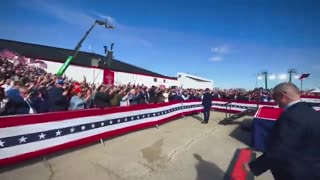 🦅 @DanScavino @realDonaldTrump arrives in beautiful Dayton, Ohio…