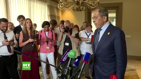 15 novembre à Bali Sergueï Lavrov tient une conférence de presse sommet du G20