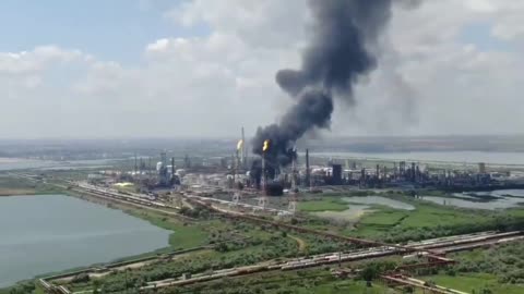 Explosion at Petromidia Oil refinery in Constanta Romania (Breaking News)